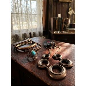 Copper Tone/ Bronze Jewelry Set with Turquoise Colored Stone